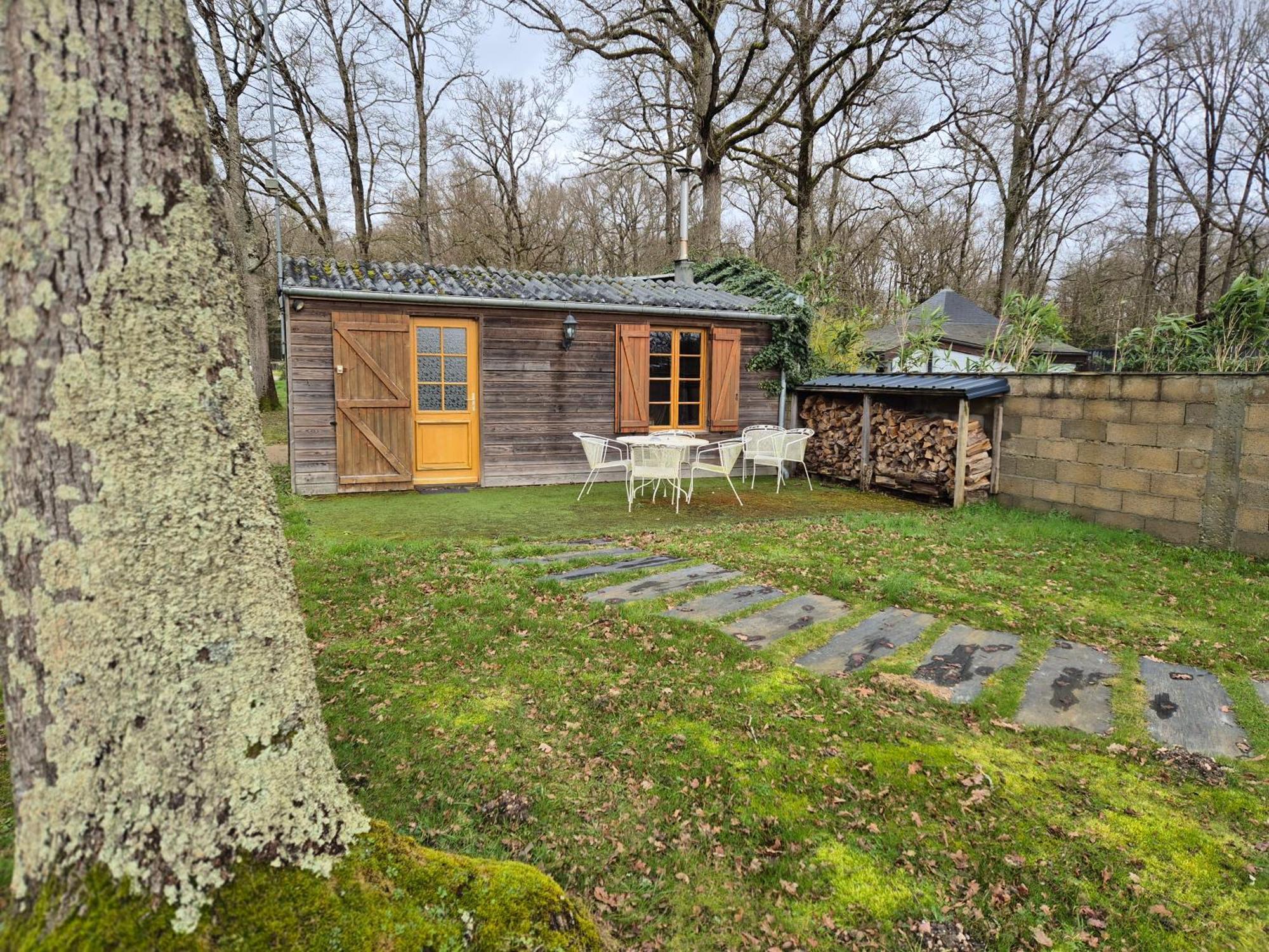 La Maison Dans Les Bois Soucelles Buitenkant foto